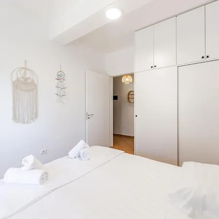 Apartman Sunny Balcony Walk To By Pikhost