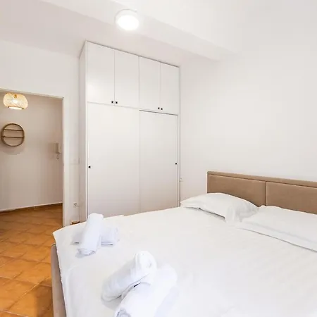 Sunny Balcony Walk To By Pikhost Appartamento Golem (Tirana)