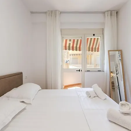 Sunny Balcony Walk To By Pikhost Apartman Golem