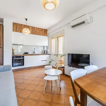 Sunny Balcony Walk To By Pikhost