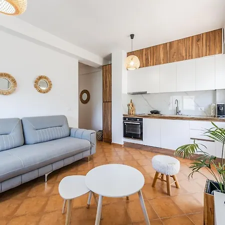 Apartman Sunny Balcony Walk To By Pikhost