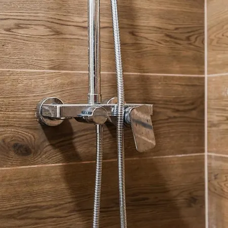 Sunny Balcony Walk To Apartment