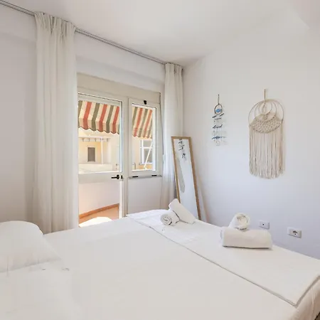 Appartamento Sunny Balcony Walk To By Pikhost