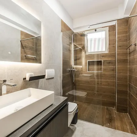 Sunny Balcony Walk To By Pikhost Appartamento