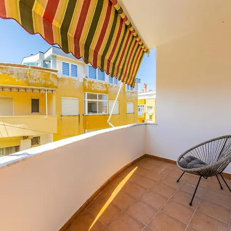 Sunny Balcony Walk To By Pikhost Appartamento