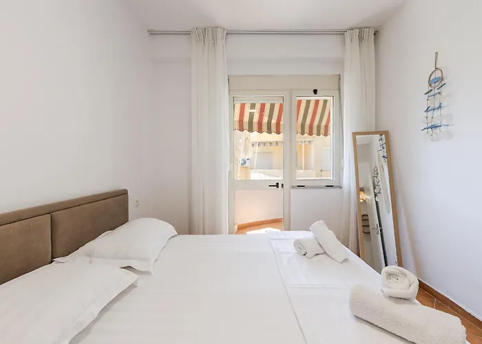 Sunny Balcony Walk To By Pikhost